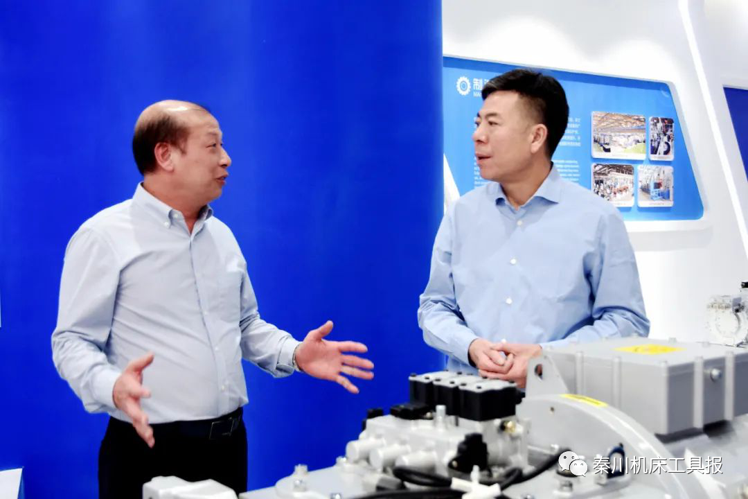 嚴(yán)鑒鉑董事長(zhǎng)會(huì)見廣州數(shù)控董事長(zhǎng)何敏佳