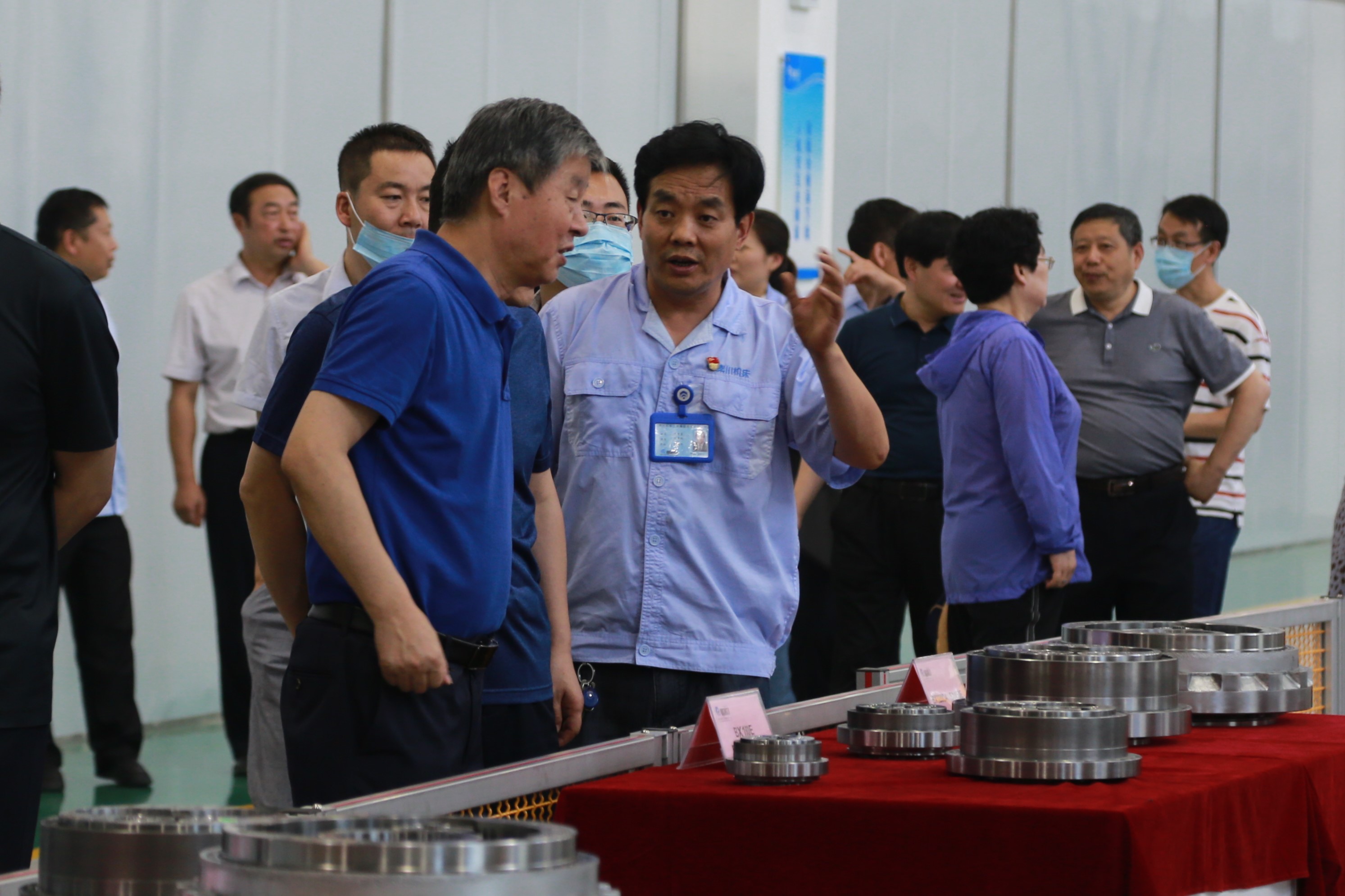 咸陽(yáng)市政協(xié)主席汪文展一行蒞臨秦川集團(tuán)專(zhuān)題調(diào)研