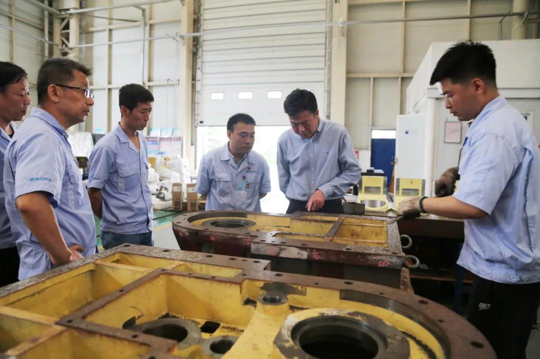 嚴(yán)鑒鉑董事長(zhǎng)深入本部生產(chǎn)一線(xiàn)調(diào)研指導(dǎo)工作