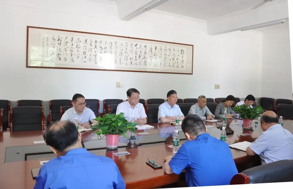 ?嚴(yán)鑒鉑董事長(zhǎng)一行深入漢江機(jī)床調(diào)研指導(dǎo)工作