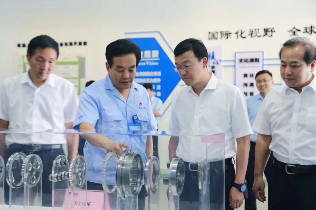 寶雞市委副書(shū)記段小龍蒞臨秦川集團(tuán)調(diào)研