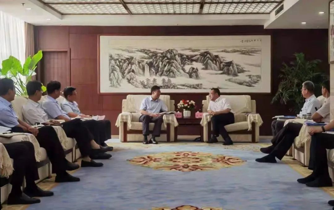 渭南市委、市政府領(lǐng)導(dǎo)會(huì)見(jiàn)嚴(yán)鑒鉑董事長(zhǎng)