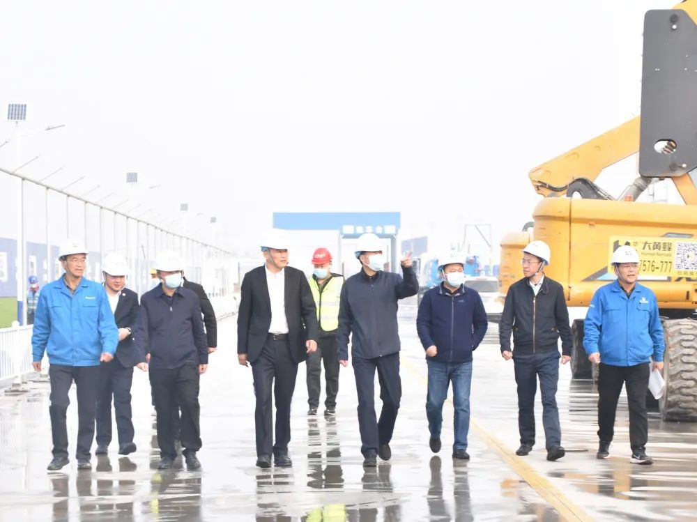 嚴(yán)鑒鉑董事長(zhǎng)調(diào)研秦創(chuàng)原·秦川集團(tuán)高檔工業(yè)母機(jī)創(chuàng)新基地項(xiàng)目建設(shè)情況